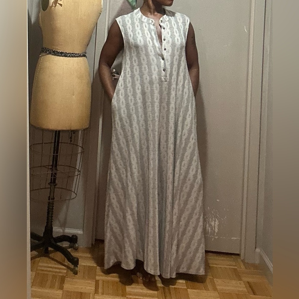 Elegant Gray Patterned Jumpsuit - image 1